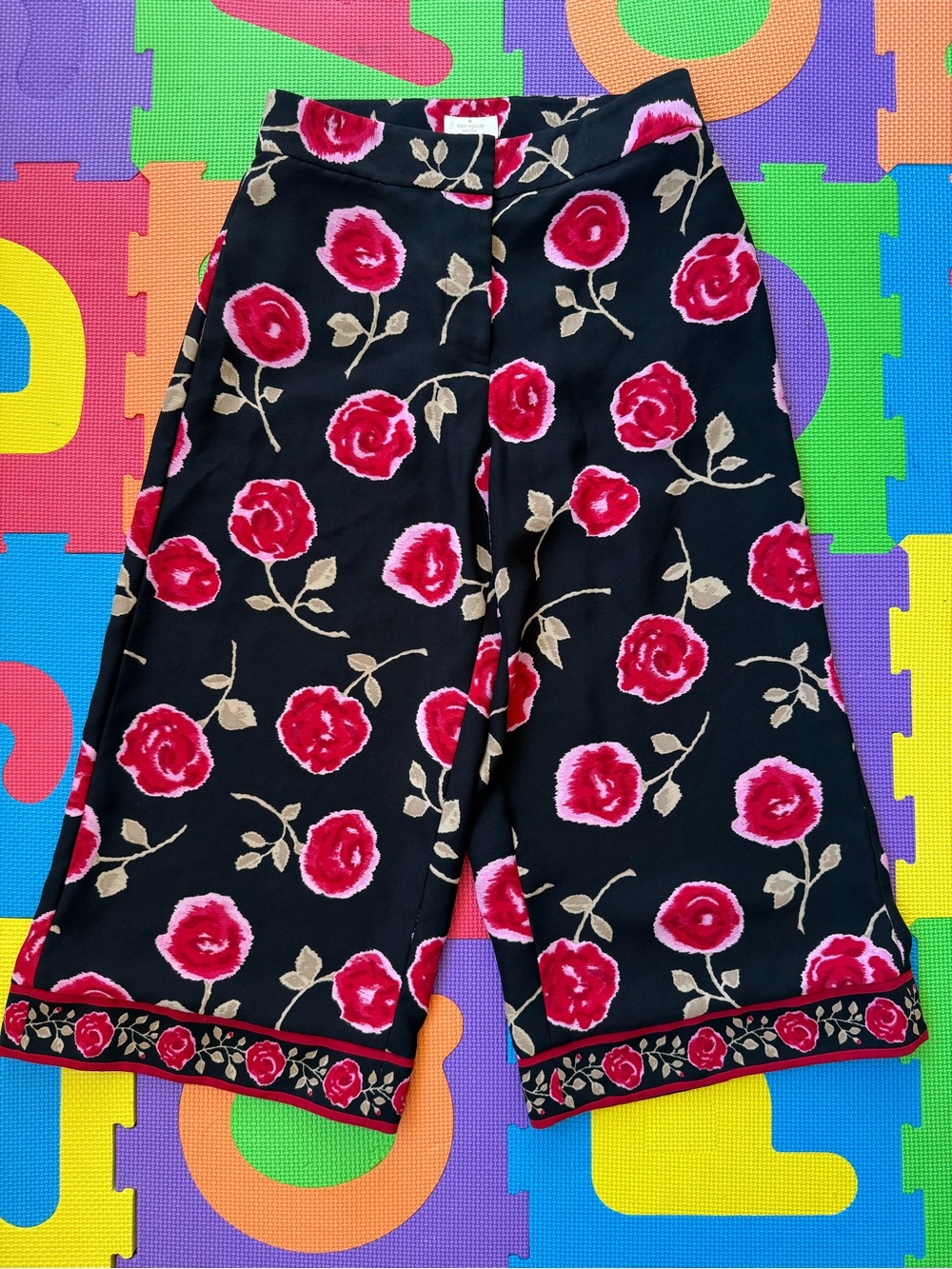 Kate Spade Black Cropped Wide-Leg Pants with Red Floral Print